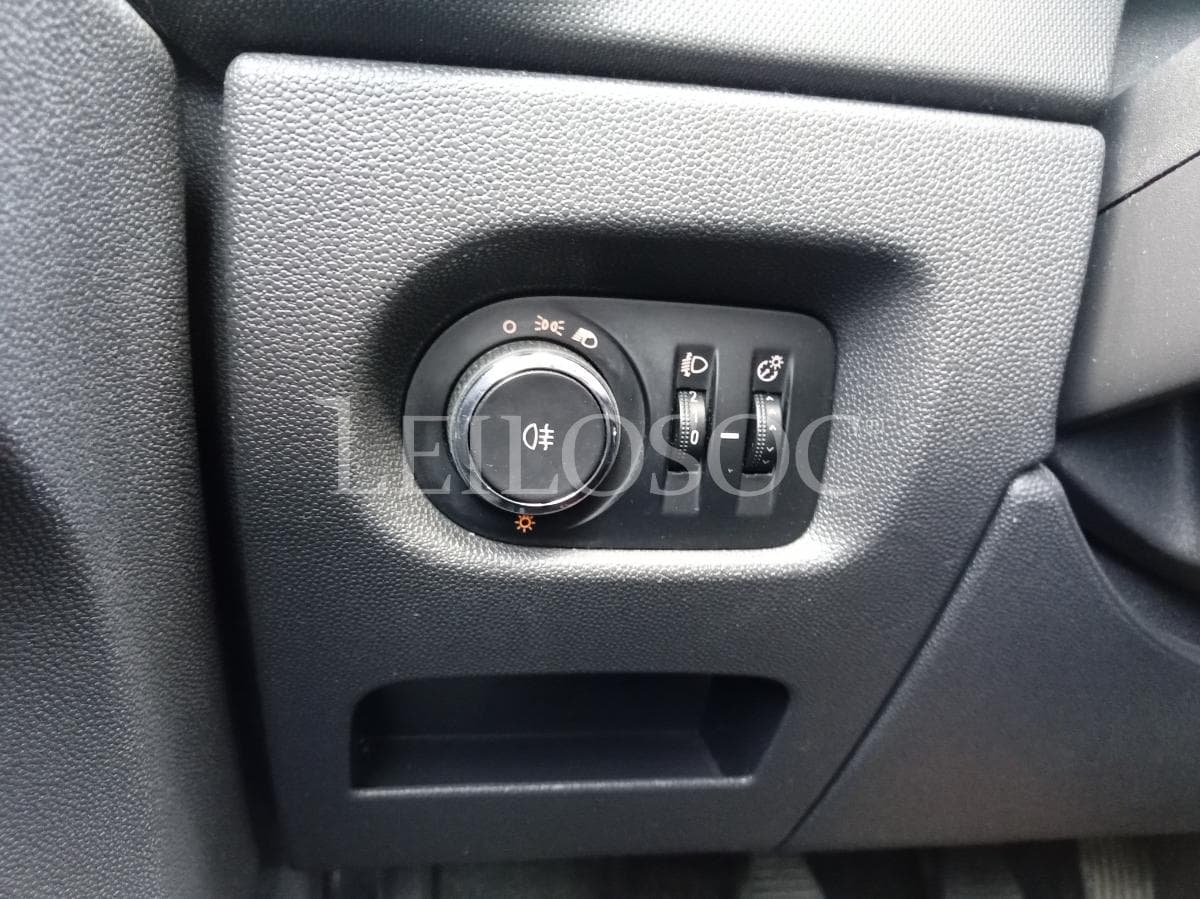 Opel Corsa 1.3 CDTI · Ano 2010 — imagen 13