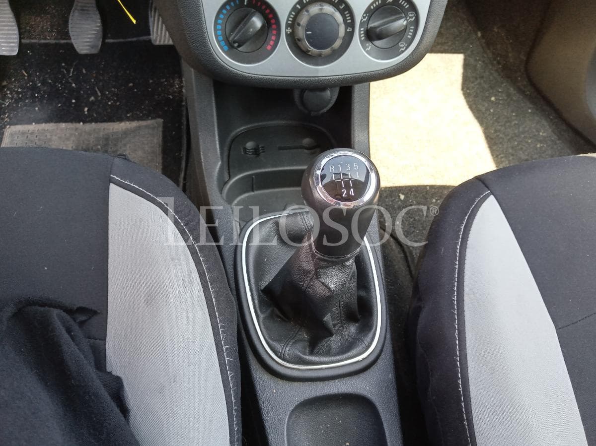 Opel Corsa 1.3 CDTI · Ano 2010 — imagen 14