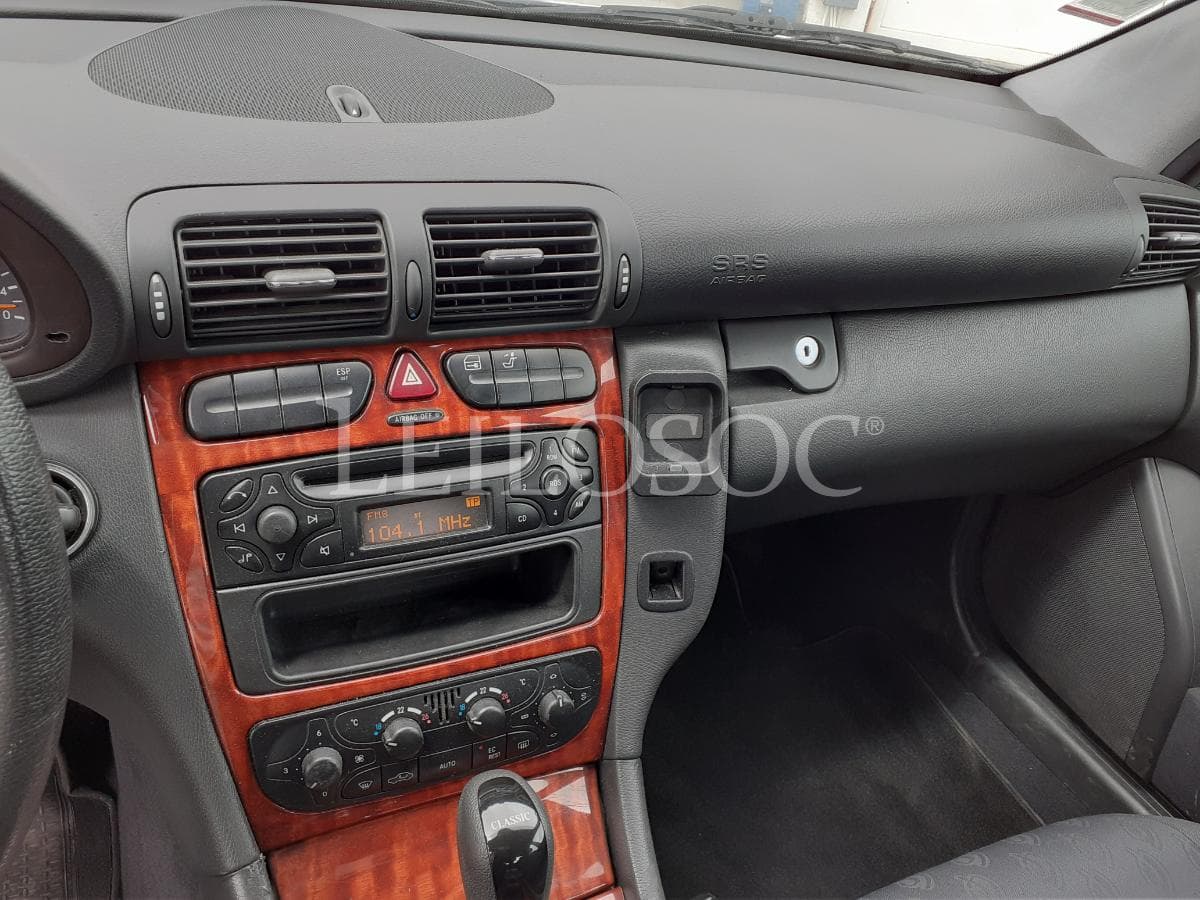 Mercedes-Benz C220 CDI · Ano 2001 — imagem 13