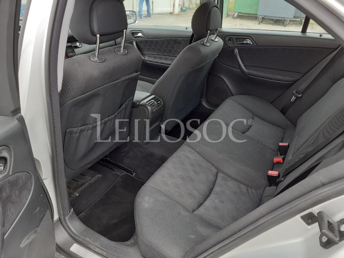 Mercedes-Benz C220 CDI · Ano 2001 — imagem 19