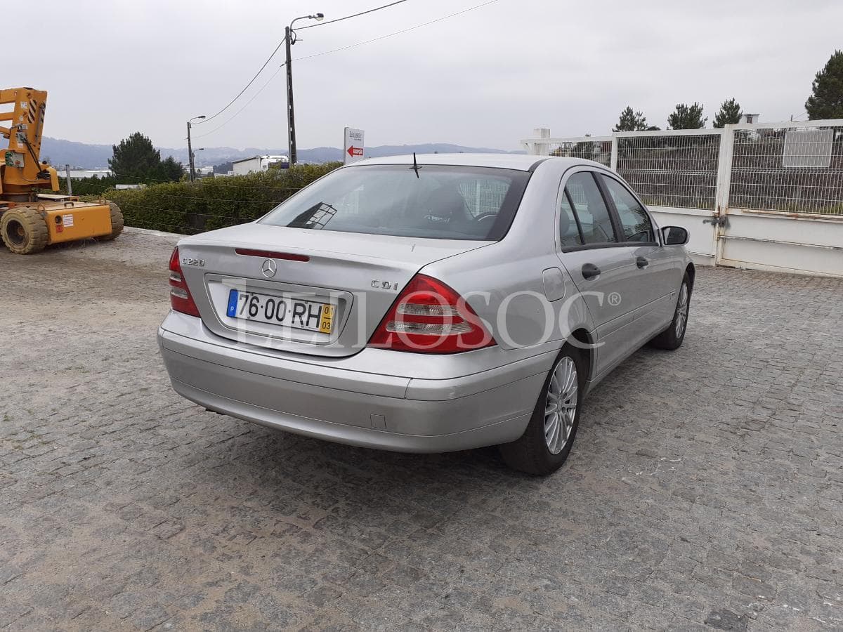 Mercedes-Benz C220 CDI · Ano 2001 — imagem 4