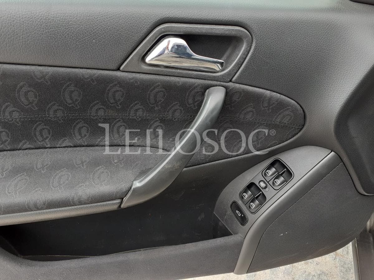 Mercedes-Benz C220 CDI · Ano 2001 — imagem 9