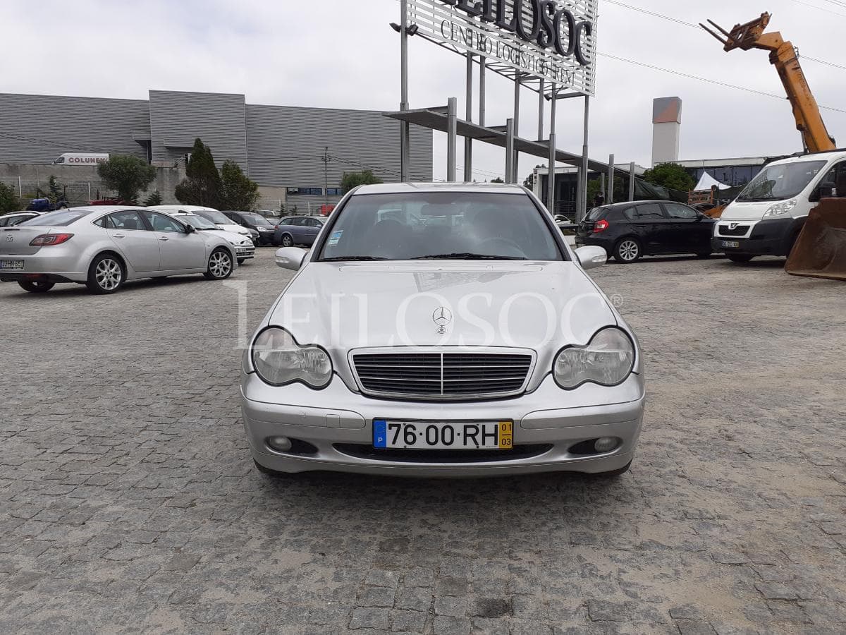 Mercedes-Benz C220 CDI · Ano 2001 — imagem 2