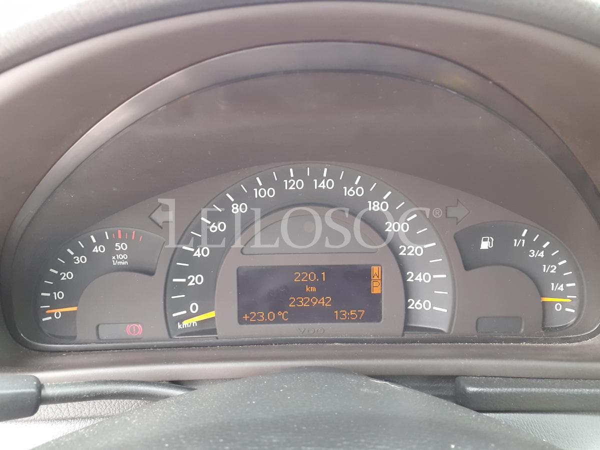 Mercedes-Benz C220 CDI · Ano 2001 — imagem 14