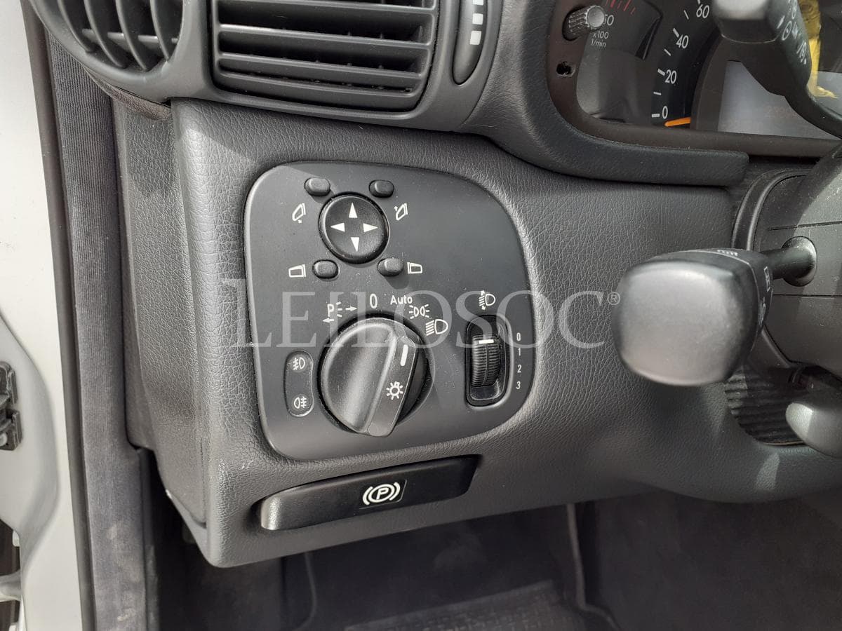 Mercedes-Benz C220 CDI · Ano 2001 — imagem 18