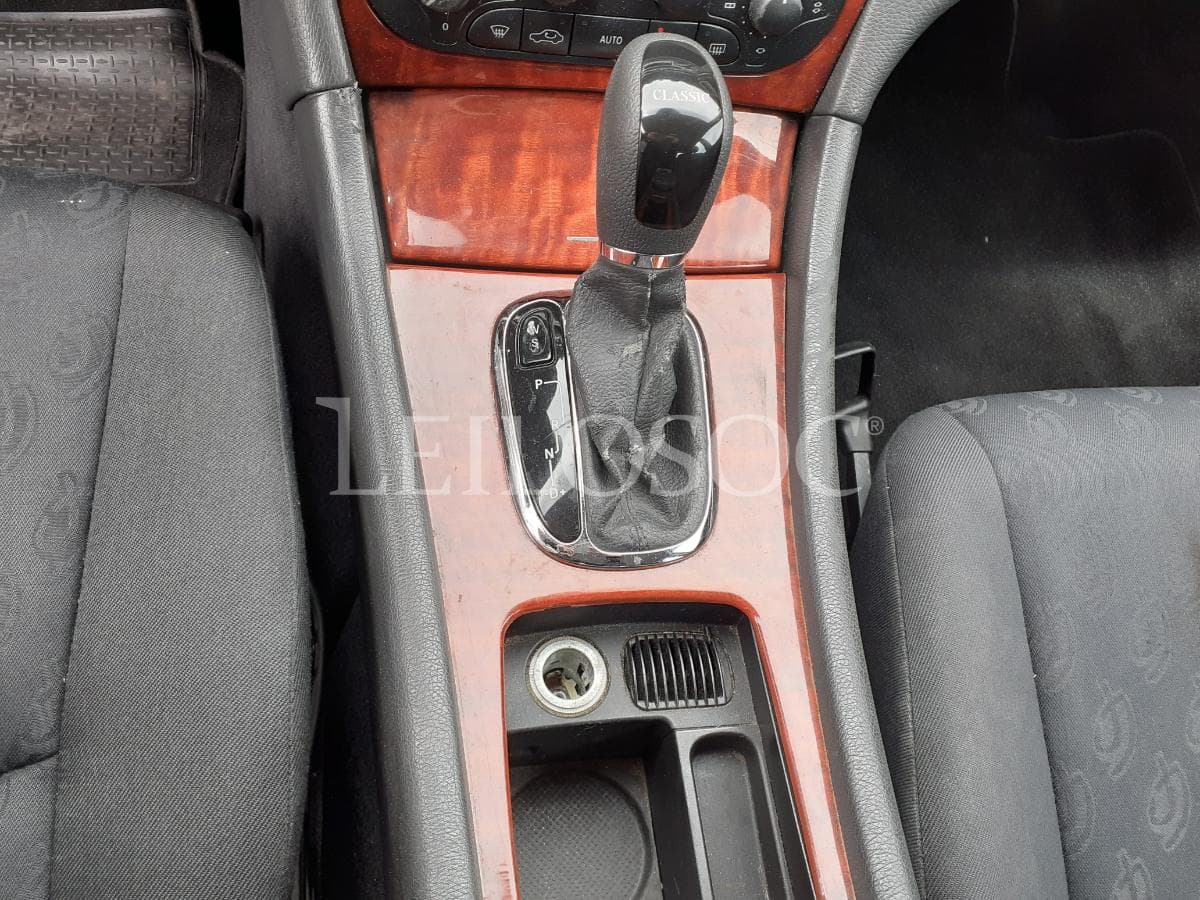 Mercedes-Benz C220 CDI · Ano 2001 — imagem 16