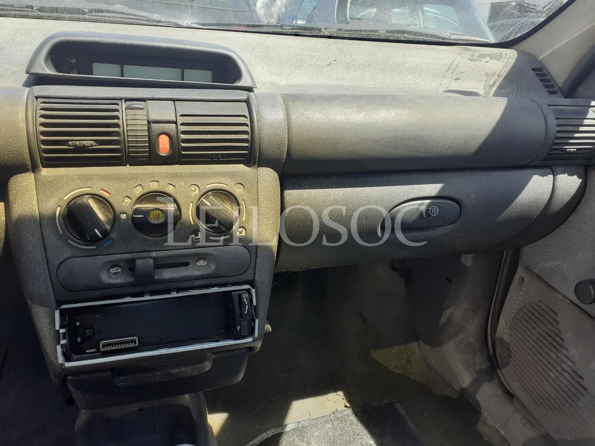 Opel Corsa B · Ano 1994 — imagen 14