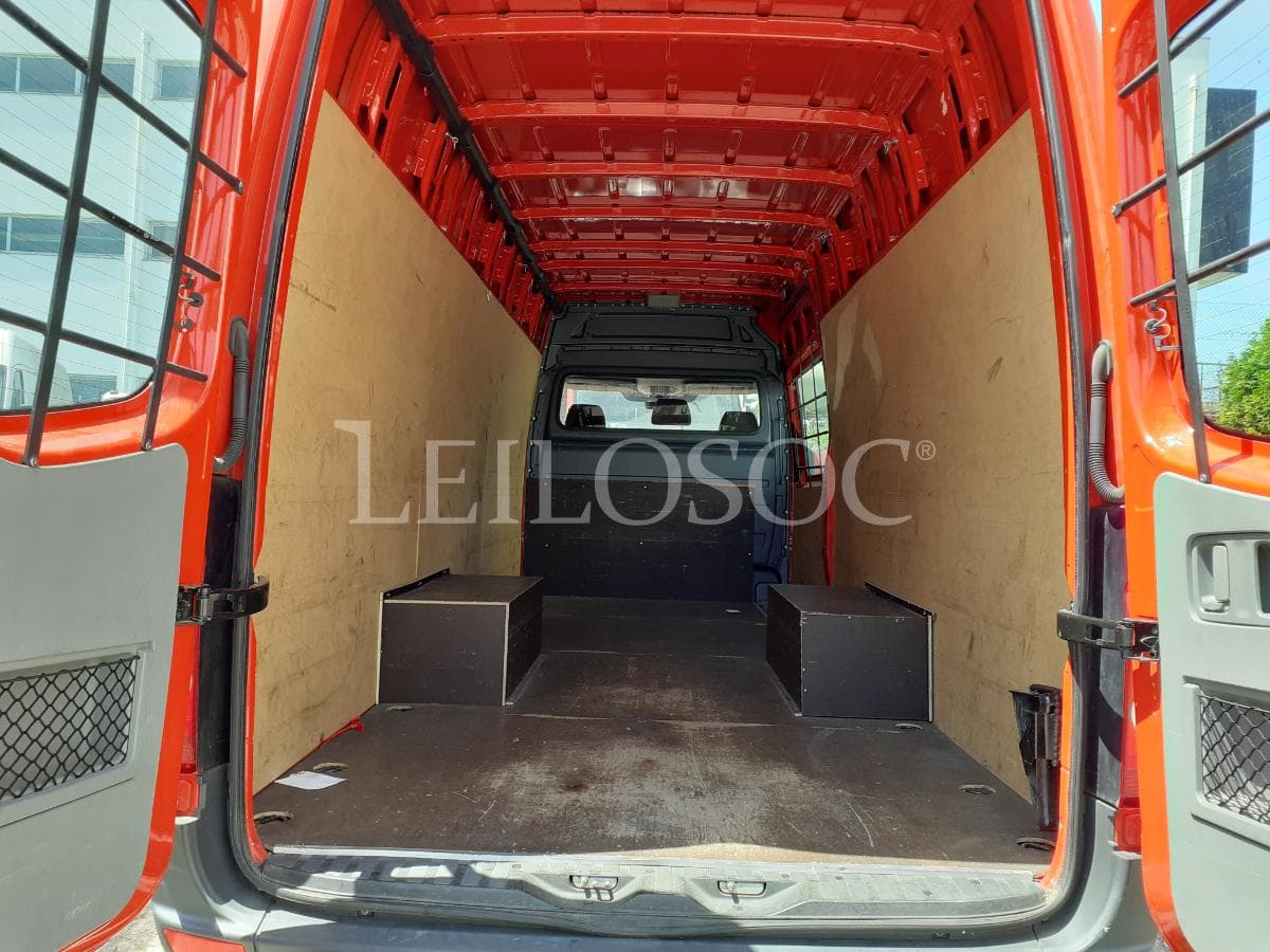 Volkswagen Crafter 2.0 TDI · Ano 2014 — image 17