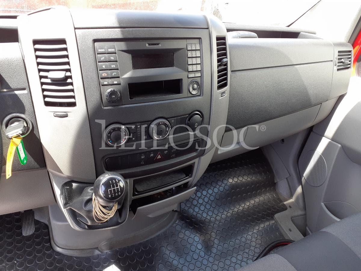 Volkswagen Crafter 2.0 TDI · Ano 2014 — image 13