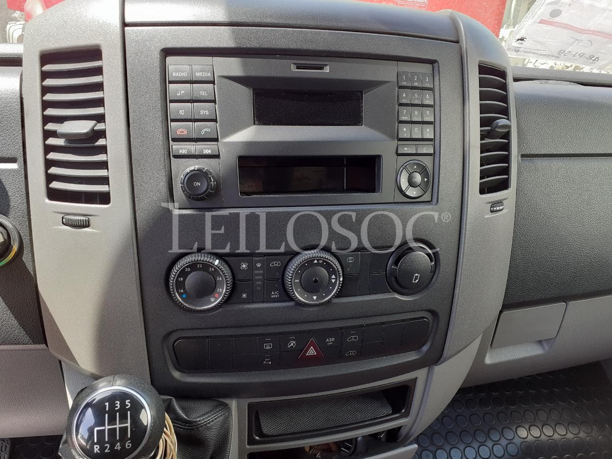 Volkswagen Crafter 2.0 TDI · Ano 2014 — image 15