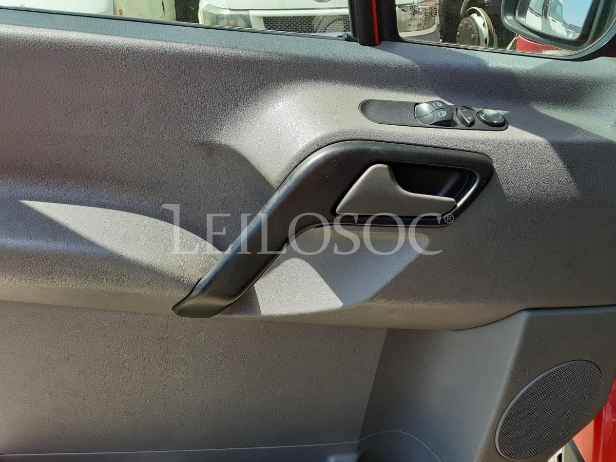 Volkswagen Crafter 2.0 TDI · Ano 2014 — image 9