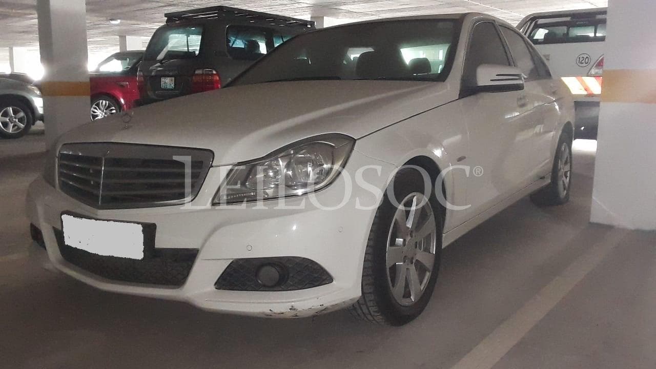 Mercedes Benz · — image 1