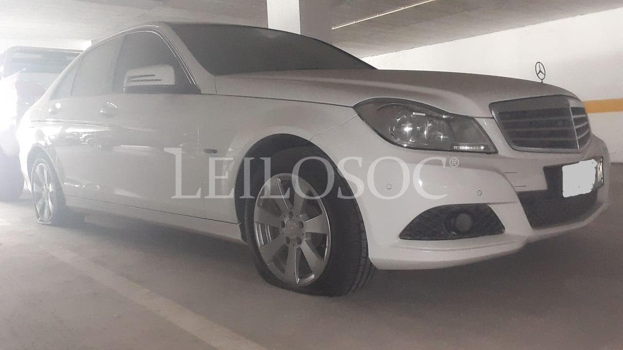 Mercedes Benz · — image 3