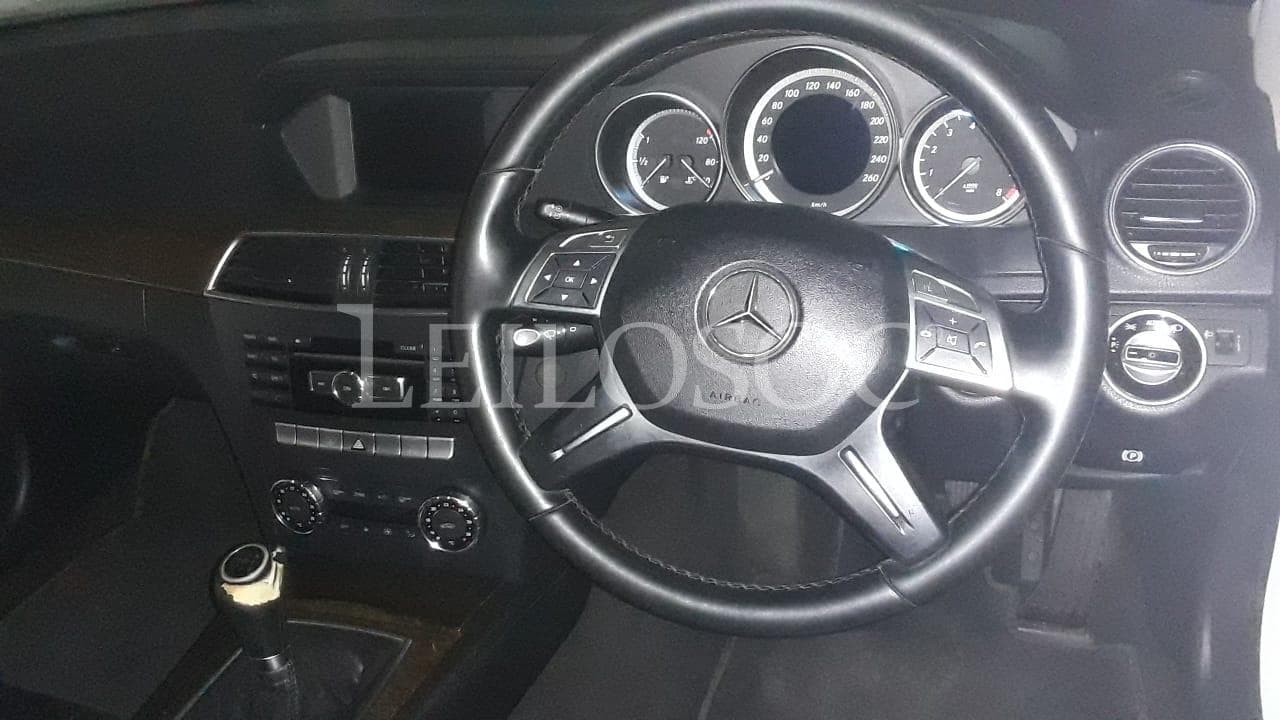 Mercedes Benz · — image 5