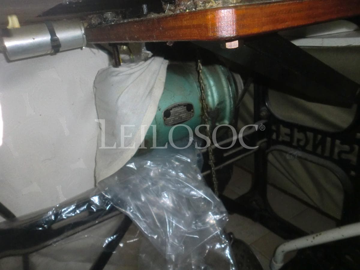 Vestuário de Cerimónia · Maquinaria · Equipamento Escritório — imagen 17