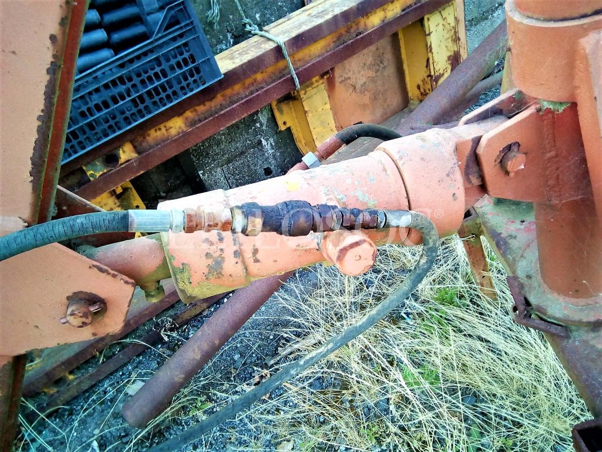 Grua de tractor con pinza hidraulica — imagem 2