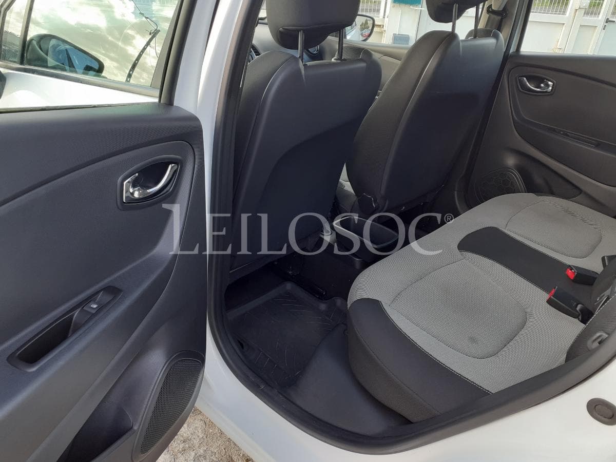 Renault Captur 1.5 DCI · Ano 2014 — image 17