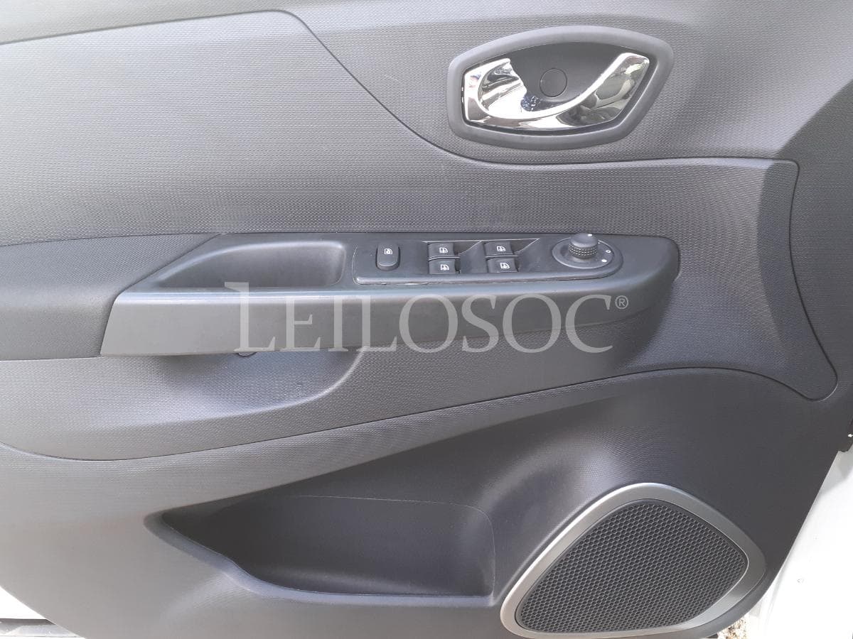 Renault Captur 1.5 DCI · Ano 2014 — image 9