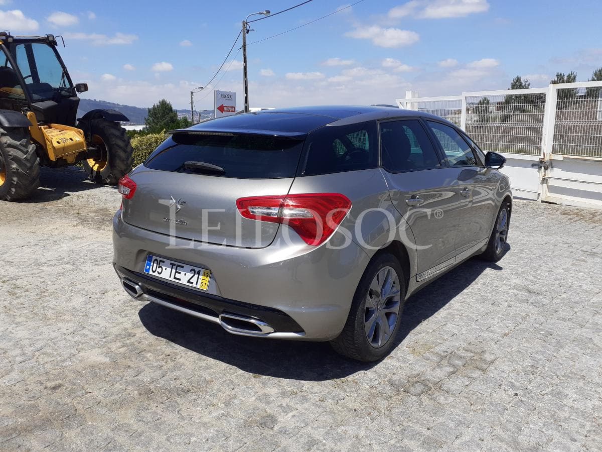 Citroën DS5 Híbrido · Ano 2013 — image 4
