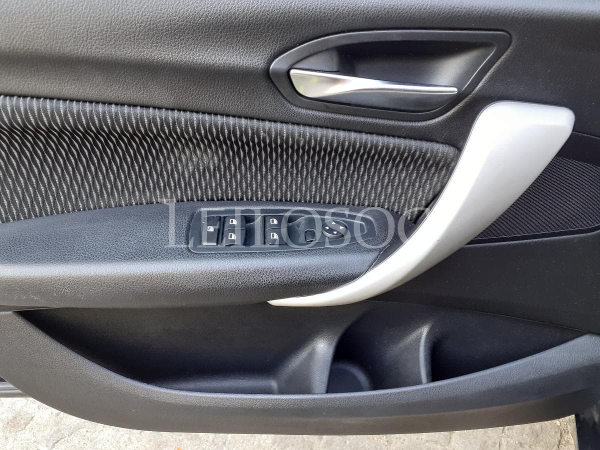BMW 116 D · Ano 2012 — image 9