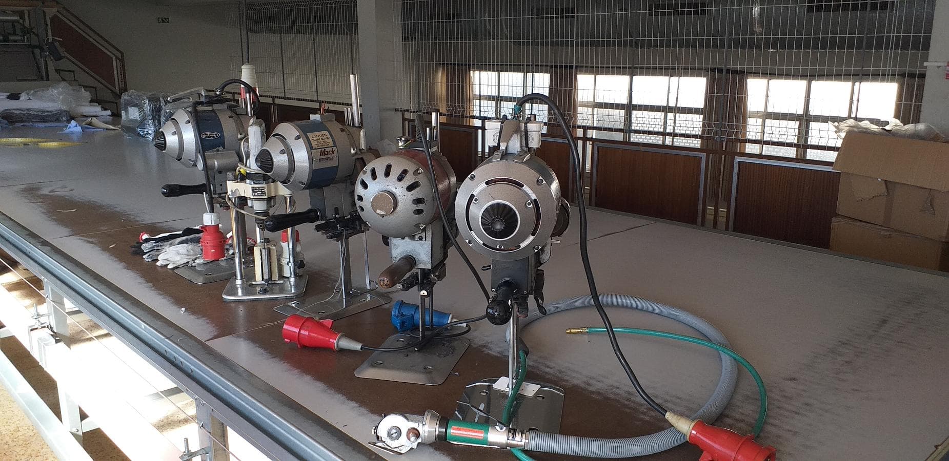Equipamentos p/ Indústria Têxtil + Equipamento de Escritório — imagem 1