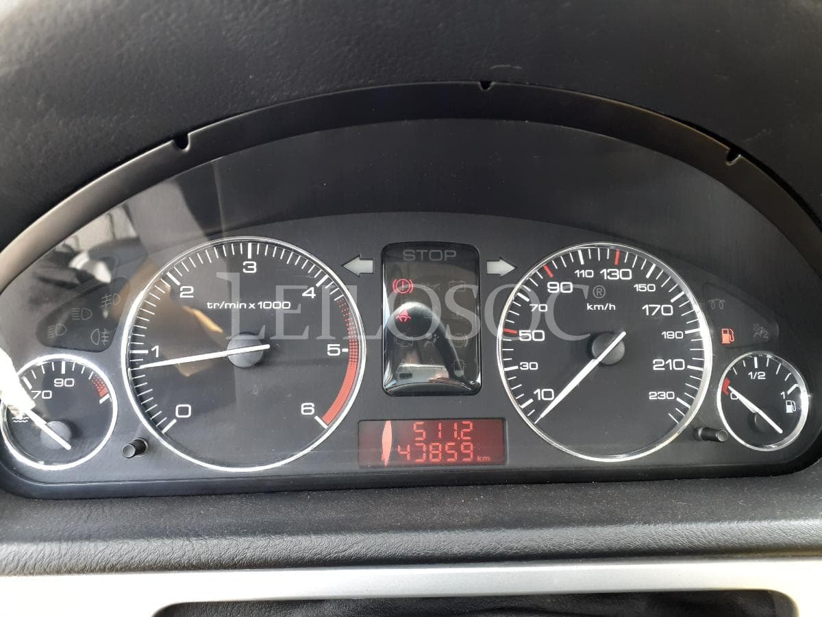 Peugeot 407 SW 1.6 HDI · Ano 2006 — imagem 11