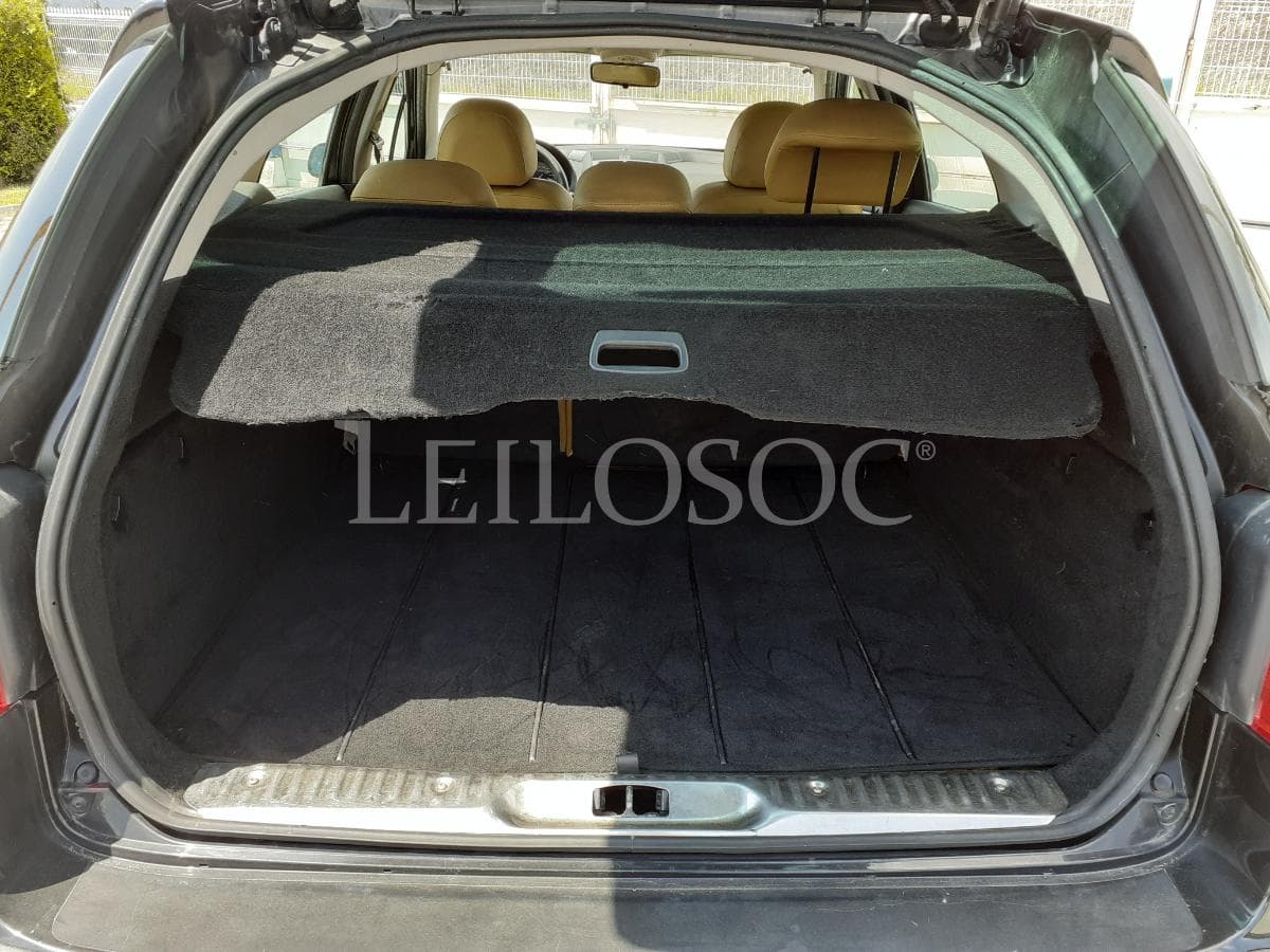 Peugeot 407 SW 1.6 HDI · Ano 2006 — imagem 18