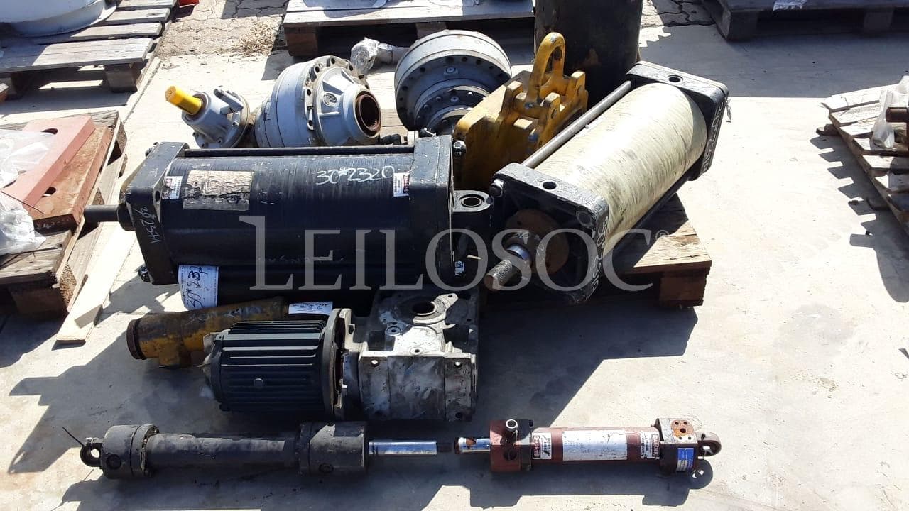 Motor, cilindros e Estruturas metálicas ·