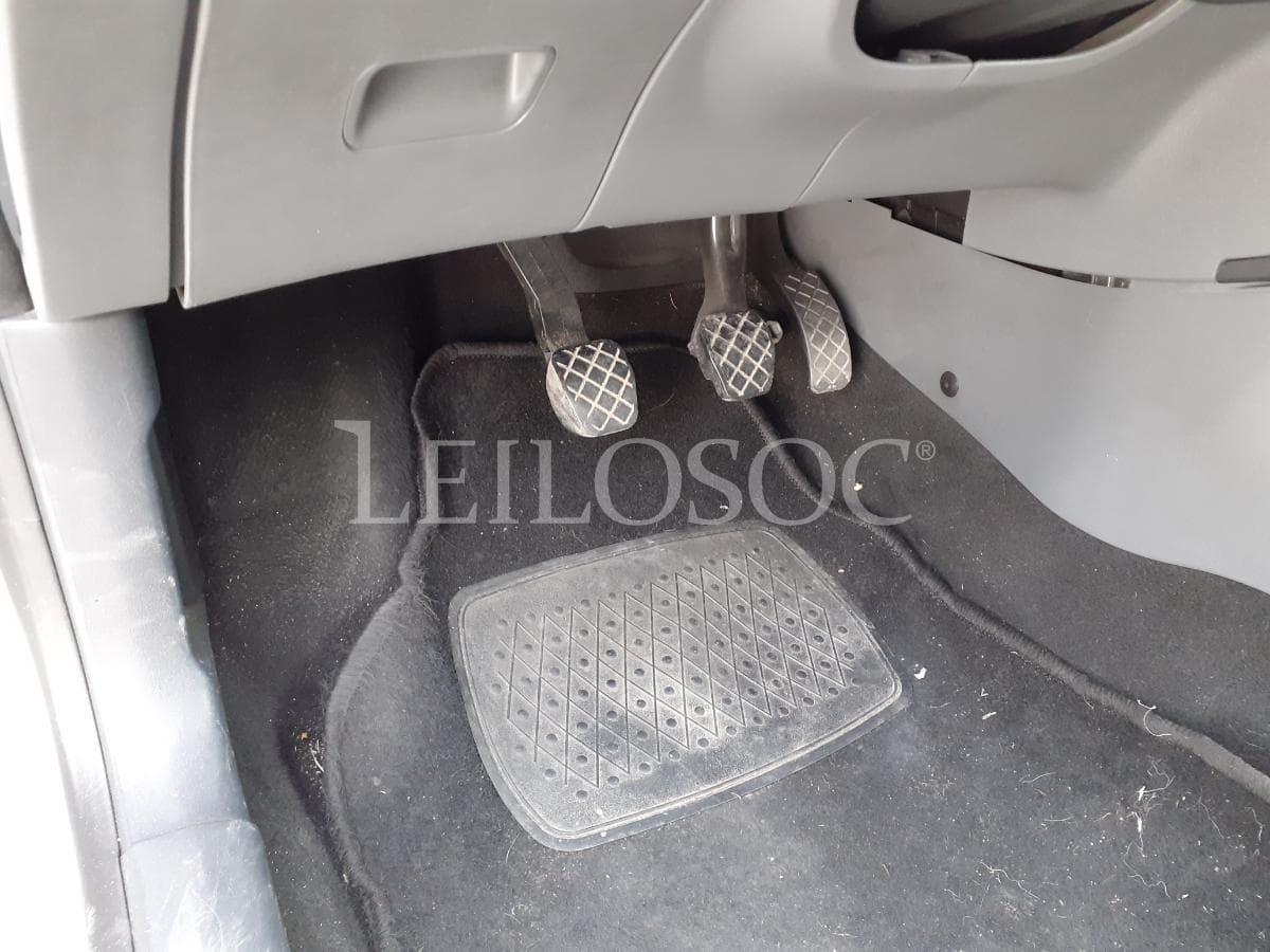 Seat Ibiza 1.4 TDI · Ano 2007 — imagem 8