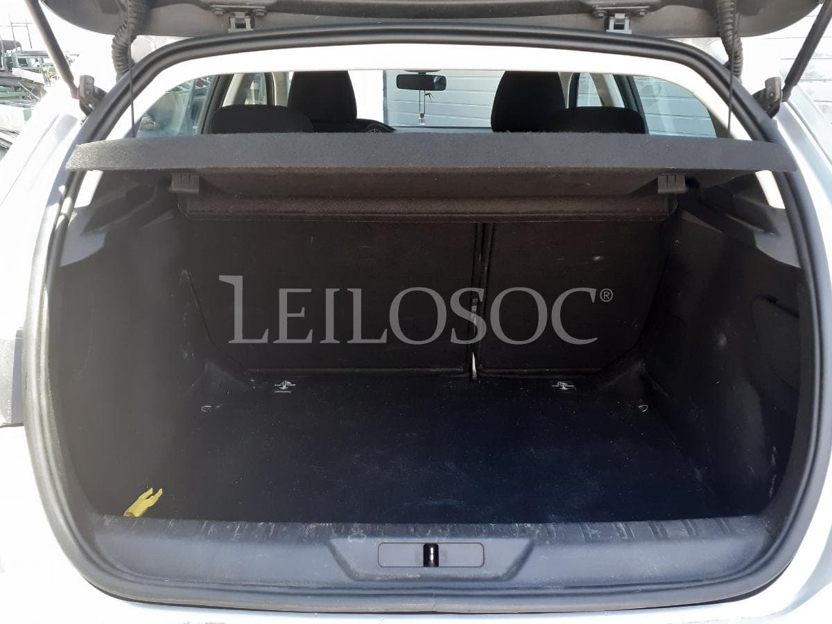 Peugeot 308 1.6 Blue HDI · Ano 2014 — imagem 20