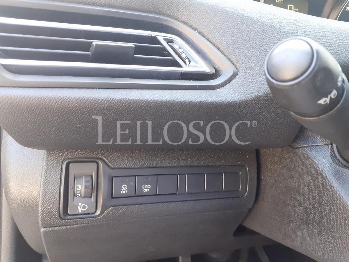 Peugeot 308 1.6 Blue HDI · Ano 2014 — imagem 14