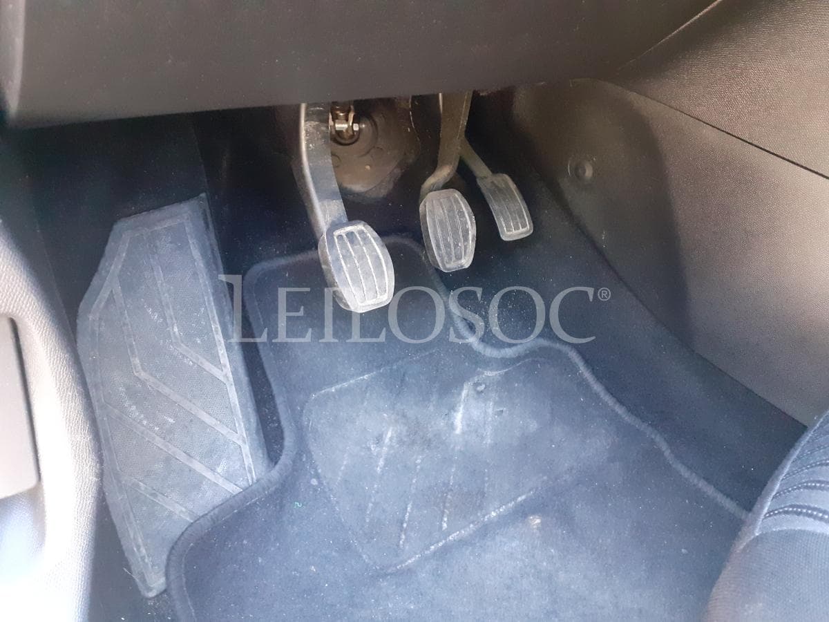 Peugeot 308 1.6 Blue HDI · Ano 2014 — imagem 8