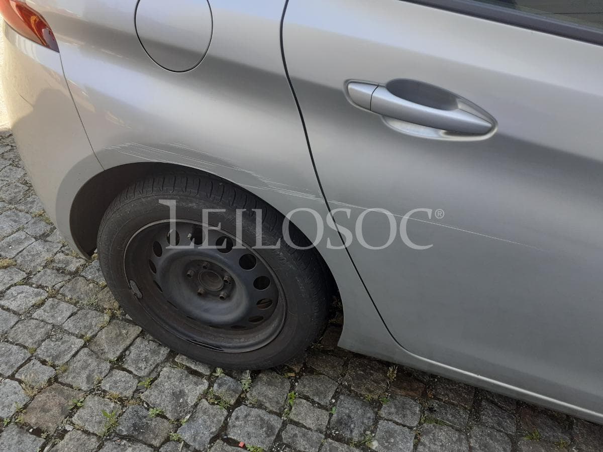 Peugeot 308 1.6 Blue HDI · Ano 2014 — imagem 26