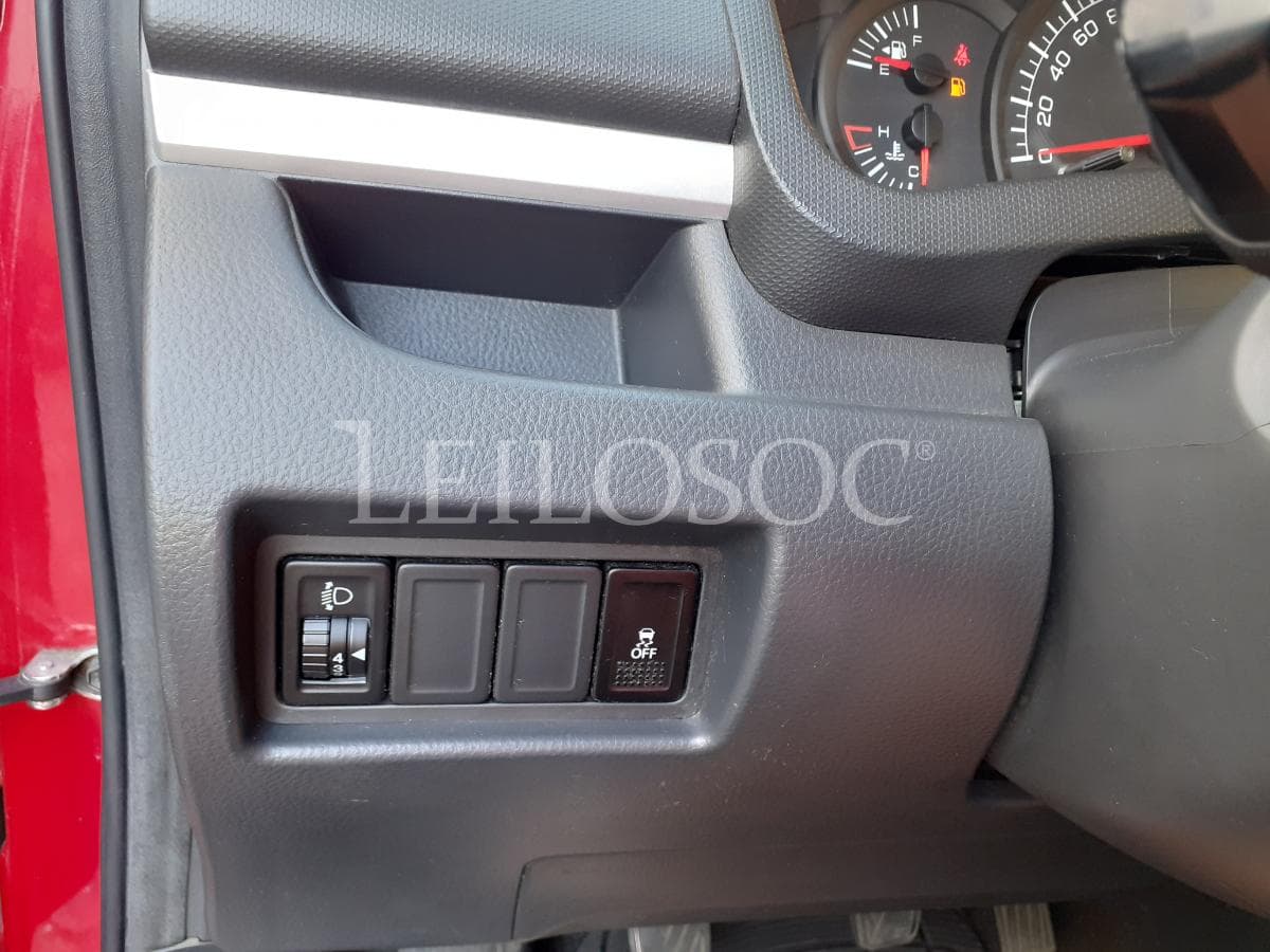 Suzuki Swift · Ano 2011 — image 11