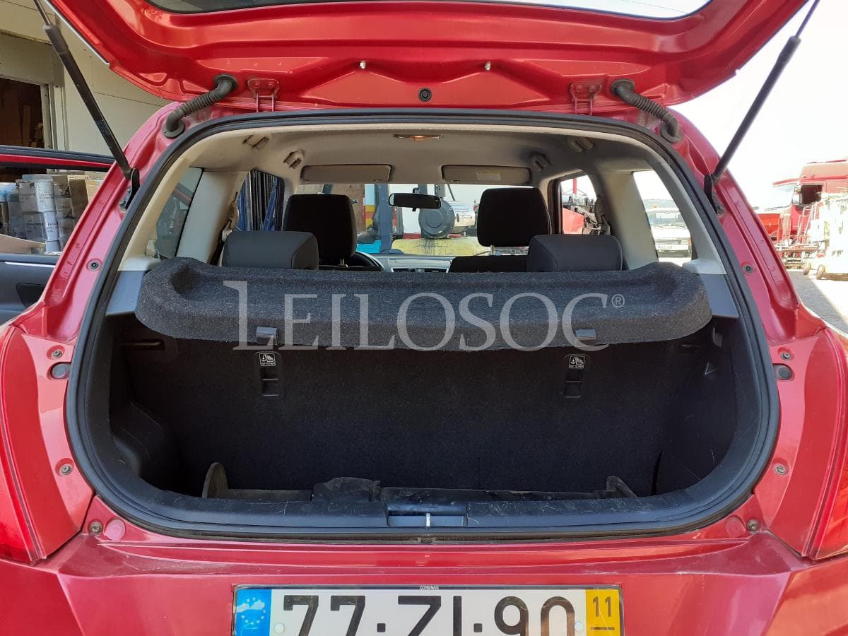 Suzuki Swift · Ano 2011 — image 16