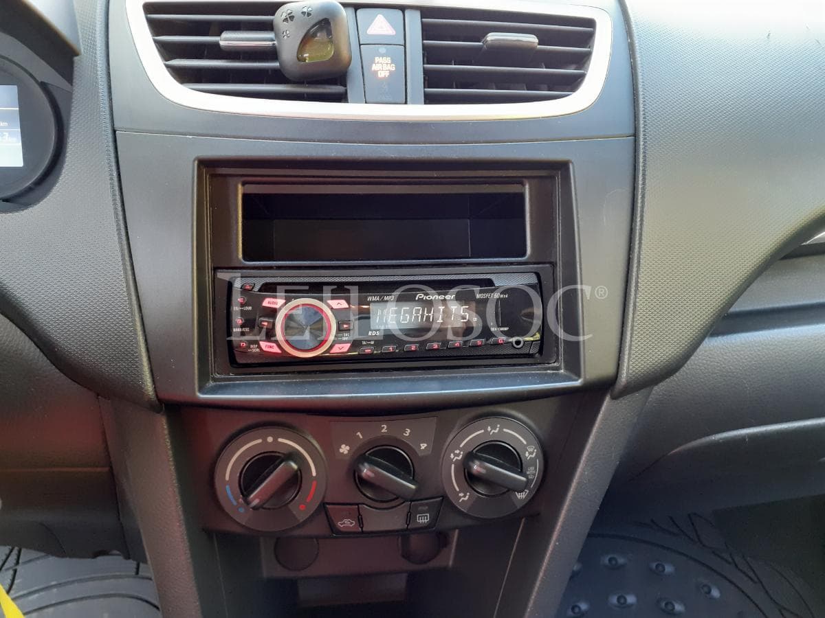 Suzuki Swift · Ano 2011 — image 13