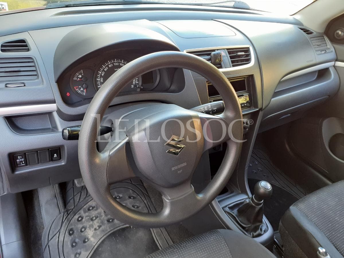 Suzuki Swift · Ano 2011 — image 10
