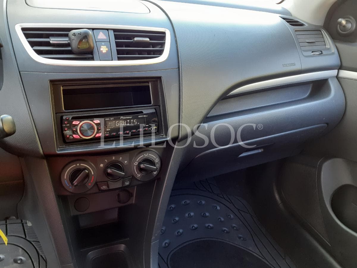 Suzuki Swift · Ano 2011 — image 14
