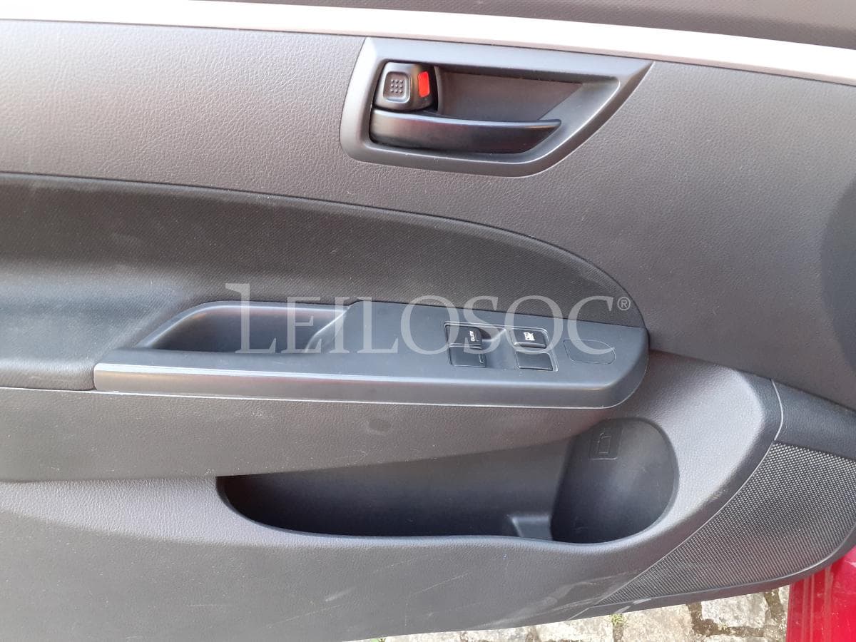 Suzuki Swift · Ano 2011 — image 9