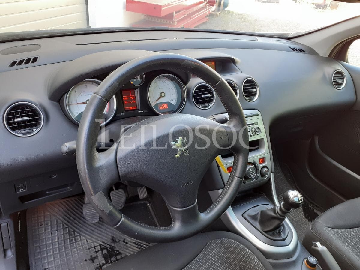 Peugeot 308 SW 1.6 HDI · Ano 2009 — imagen 10