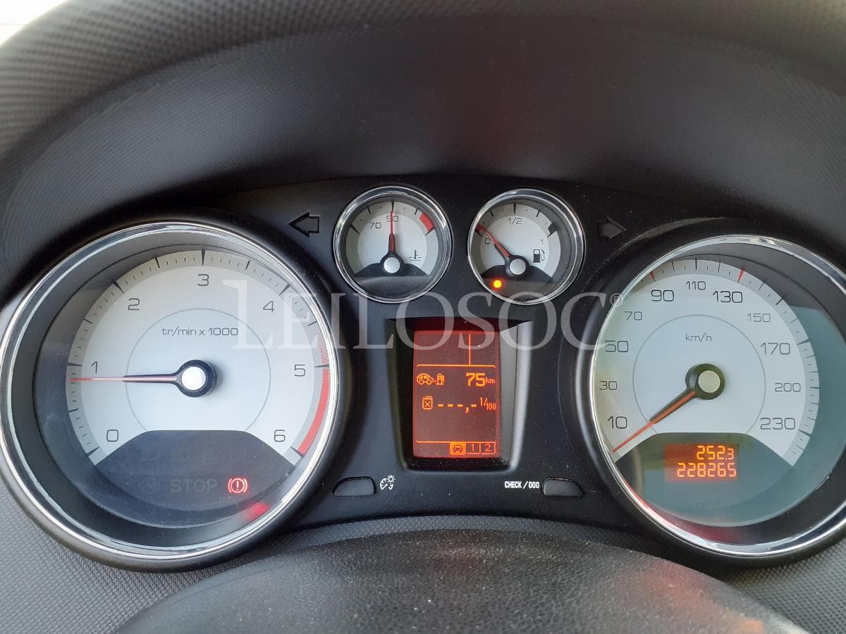 Peugeot 308 SW 1.6 HDI · Ano 2009 — imagen 11