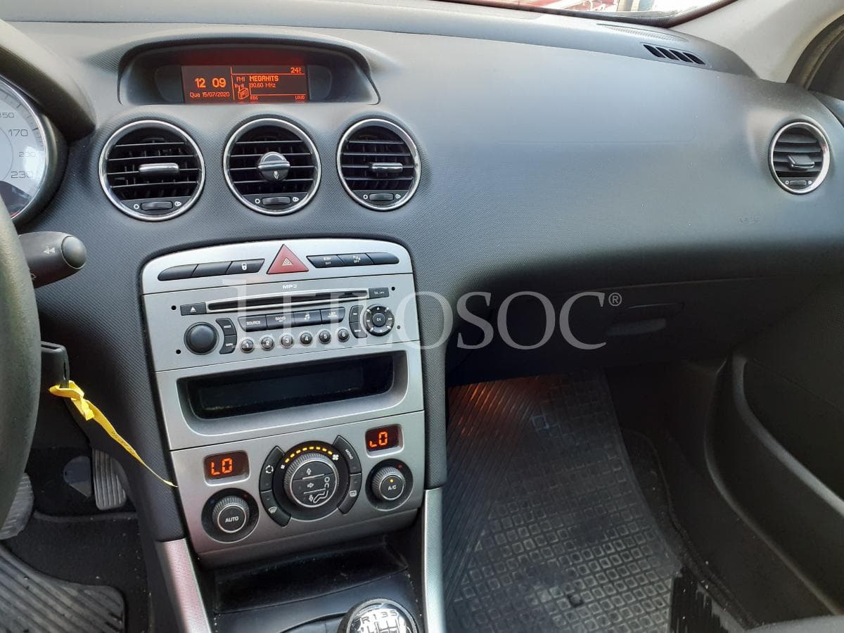 Peugeot 308 SW 1.6 HDI · Ano 2009 — imagen 13