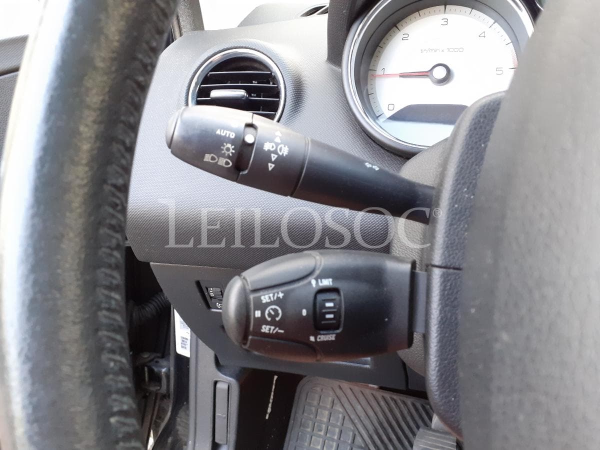 Peugeot 308 SW 1.6 HDI · Ano 2009 — imagen 15