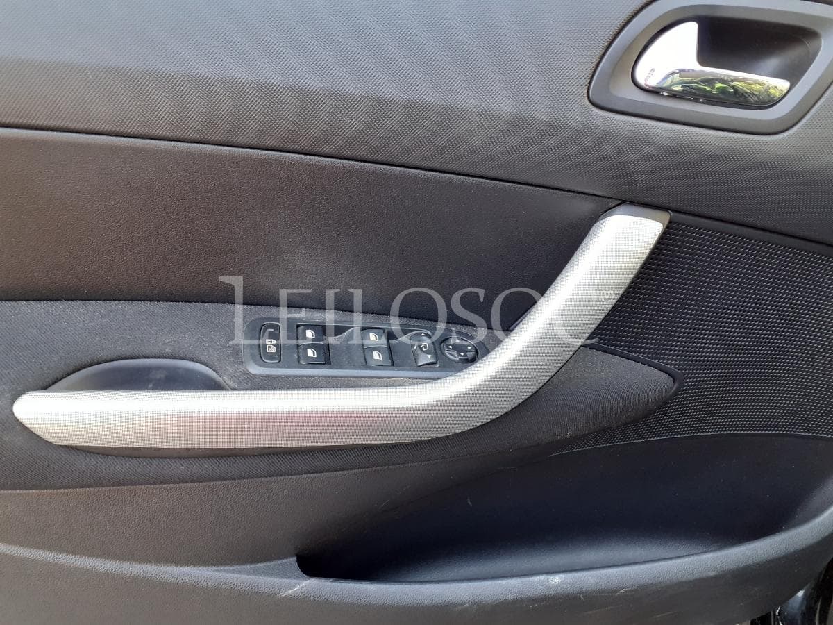 Peugeot 308 SW 1.6 HDI · Ano 2009 — imagen 9