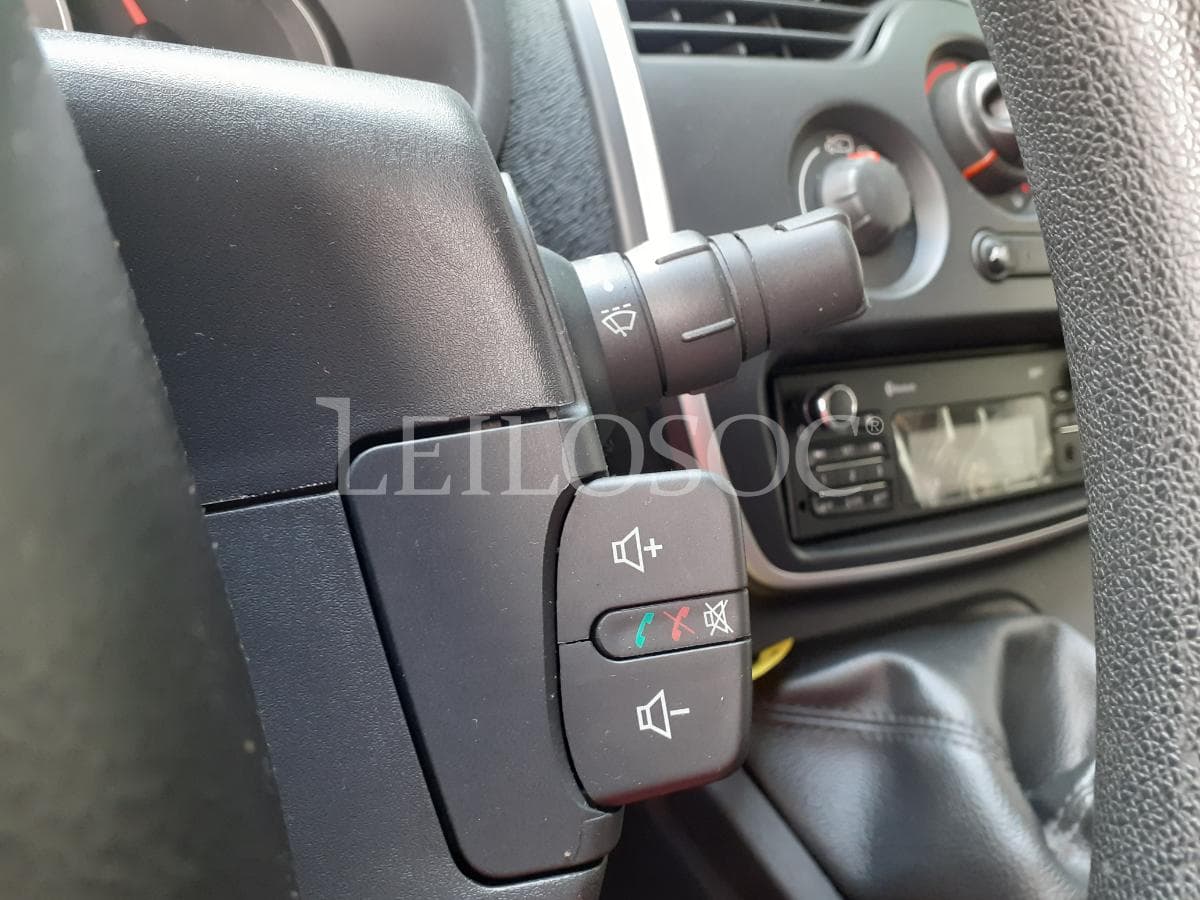 Renault Kangoo · 3 Lugares · Ano 2013 — image 12