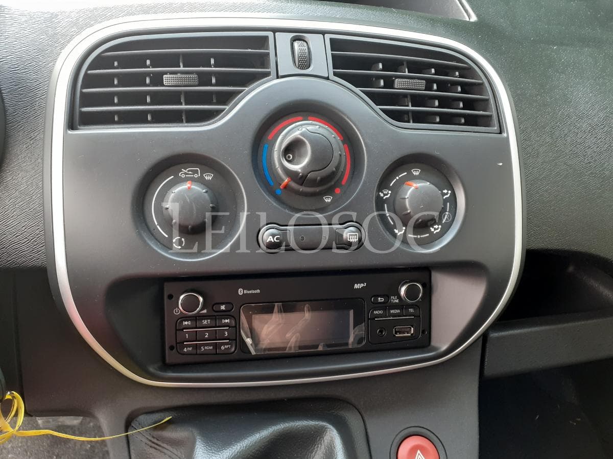 Renault Kangoo · 3 Lugares · Ano 2013 — image 13