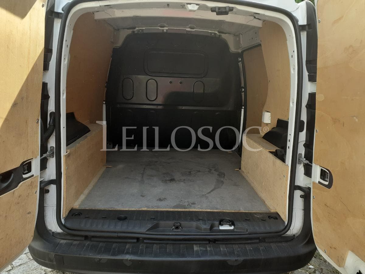 Renault Kangoo · 3 Lugares · Ano 2013 — image 17