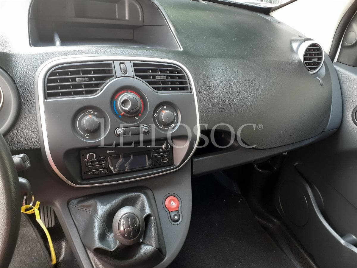 Renault Kangoo · 3 Lugares · Ano 2013 — image 15