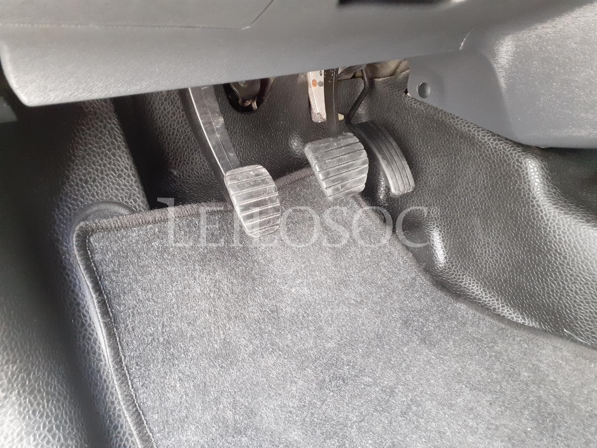 Renault Kangoo · 3 Lugares · Ano 2013 — image 8