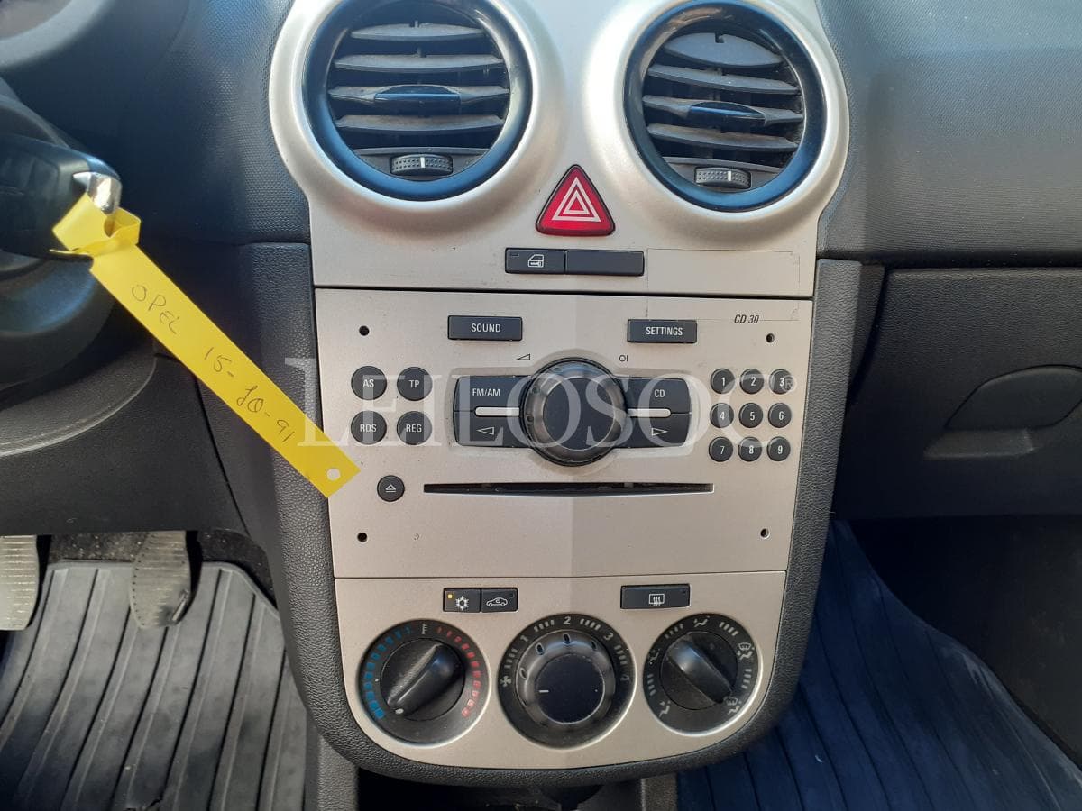 Opel Corsa VAN 1.3 CDTI · Ano 2010 — image 12
